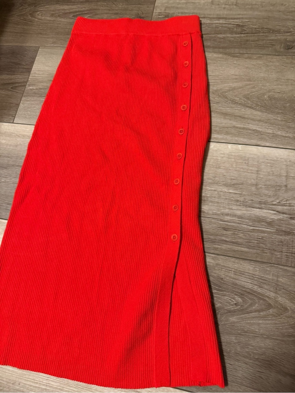 Lita by Ciara - Red Ribbed Button-Detail Midi Skirt - Picture 4 of 8